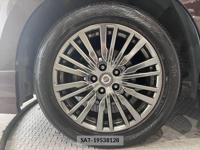 Nissan ELGRAND 2015-03 6682651-29