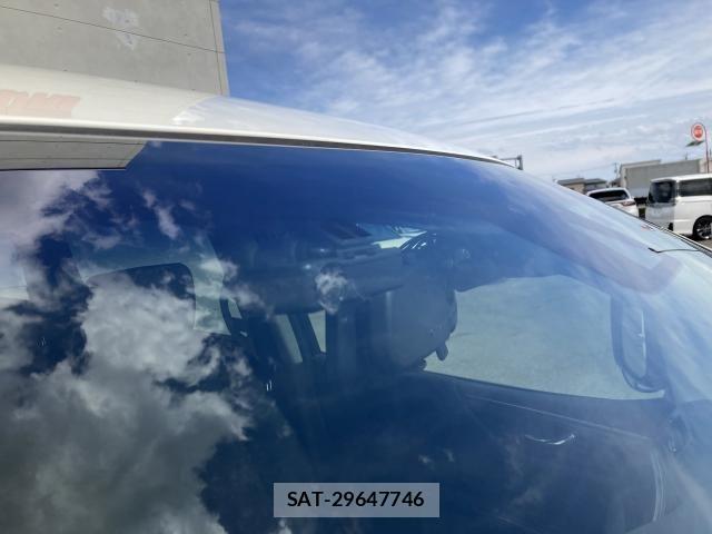 Nissan ELGRAND 2019-08 6682649-13
