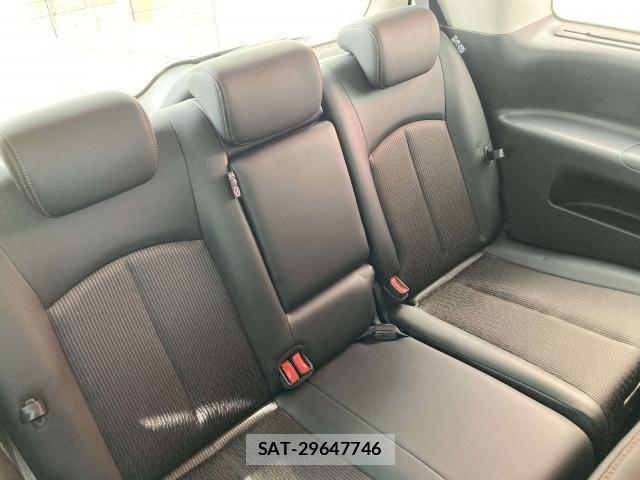 Nissan ELGRAND 2019-08 6682649-24