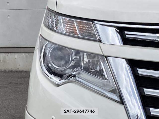 Nissan ELGRAND 2019-08 6682649-8