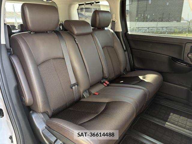 Nissan ELGRAND 2023-07 6691012-11
