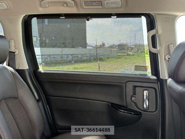 Nissan ELGRAND 2023-07 6691012-12