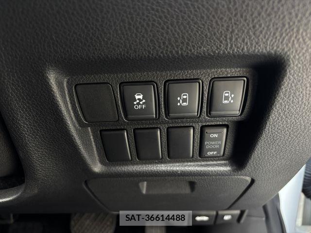 Nissan ELGRAND 2023-07 6691012-24