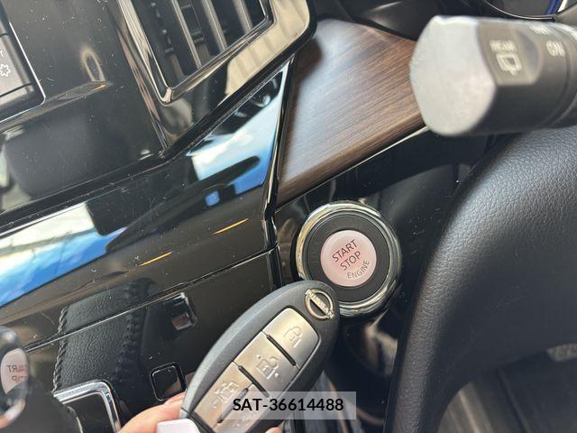 Nissan ELGRAND 2023-07 6691012-26