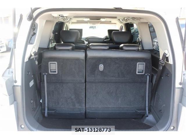 Nissan ELGRAND 2014-02 6751466-11