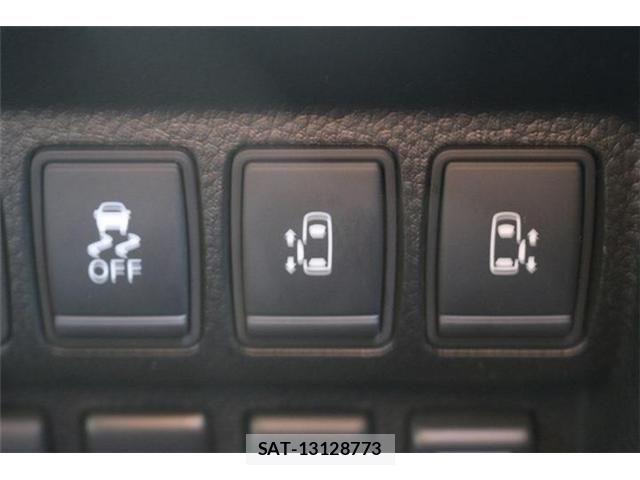 Nissan ELGRAND 2014-02 6751466-12