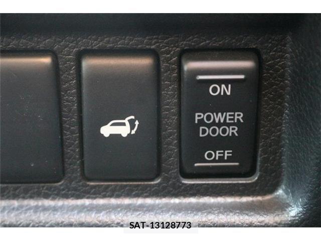Nissan ELGRAND 2014-02 6751466-13