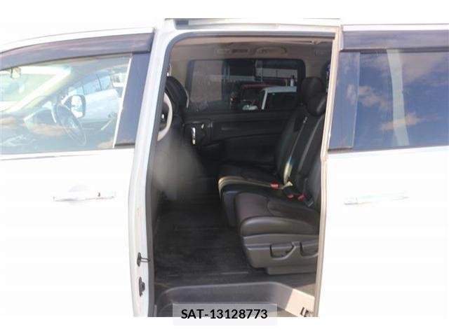 Nissan ELGRAND 2014-02 6751466-20