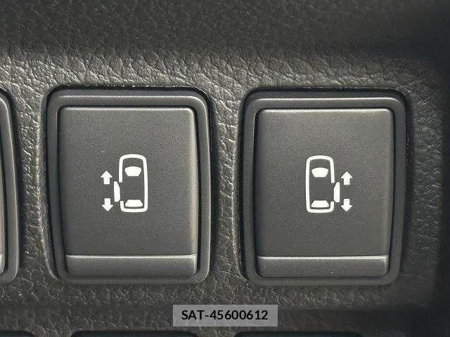 Nissan ELGRAND 2020-05 6814833-7