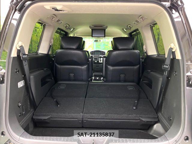 Nissan ELGRAND 2015-10 6814837-11