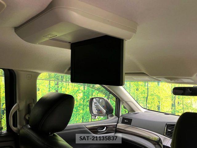 Nissan ELGRAND 2015-10 6814837-2