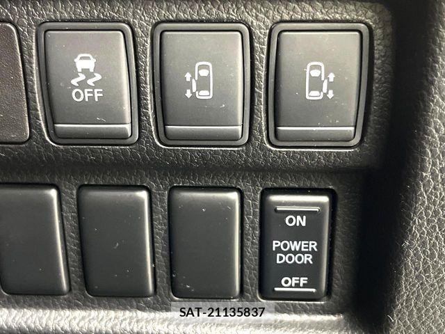Nissan ELGRAND 2015-10 6814837-5