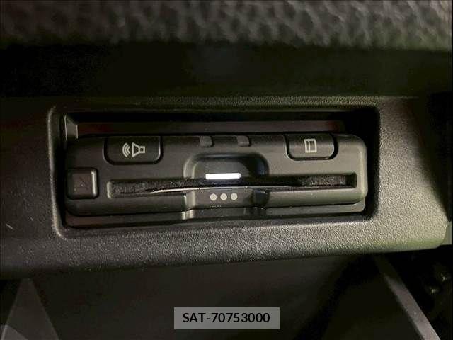 Nissan ELGRAND 2021-12 6814828-15