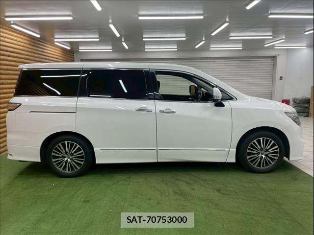 Nissan ELGRAND 2021-12 6814828-17