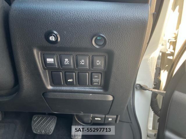 Nissan ELGRAND 2012-03 6904731-16
