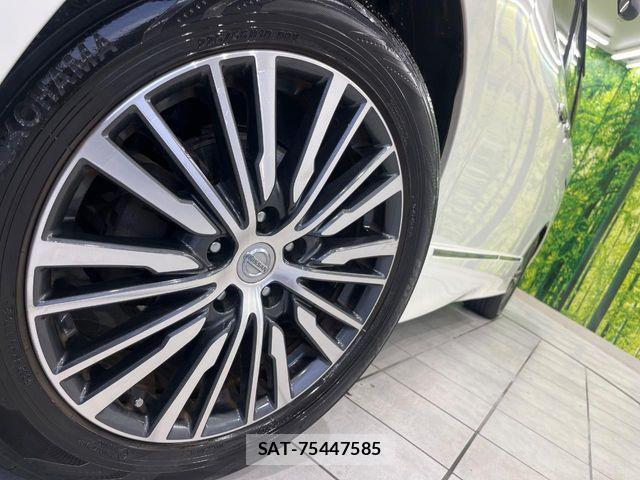 Nissan ELGRAND 2016-07 6904725-13