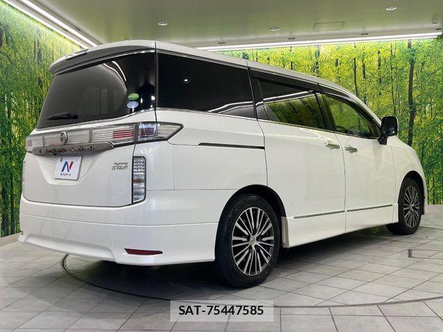 Nissan ELGRAND 2016-07 6904725-17