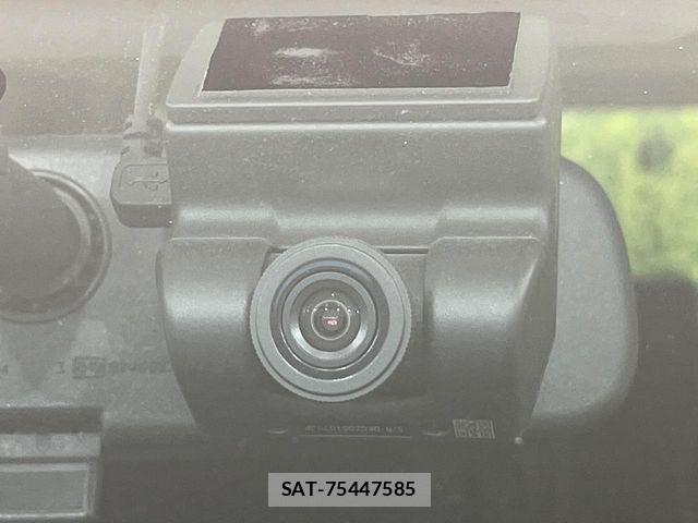 Nissan ELGRAND 2016-07 6904725-5