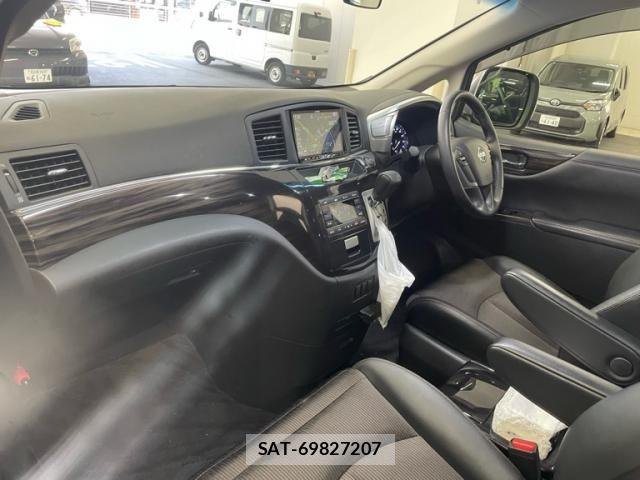 Nissan ELGRAND 2019-06 6993371-11