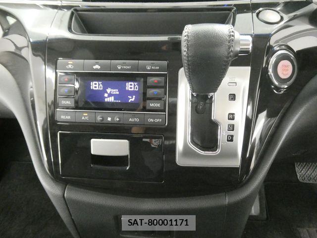 Nissan ELGRAND 2016-06 7020409-23