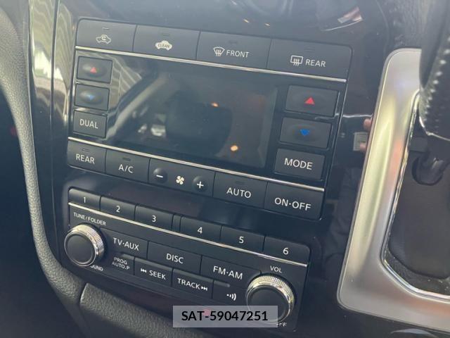 Nissan ELGRAND 2011-09 7058409-22