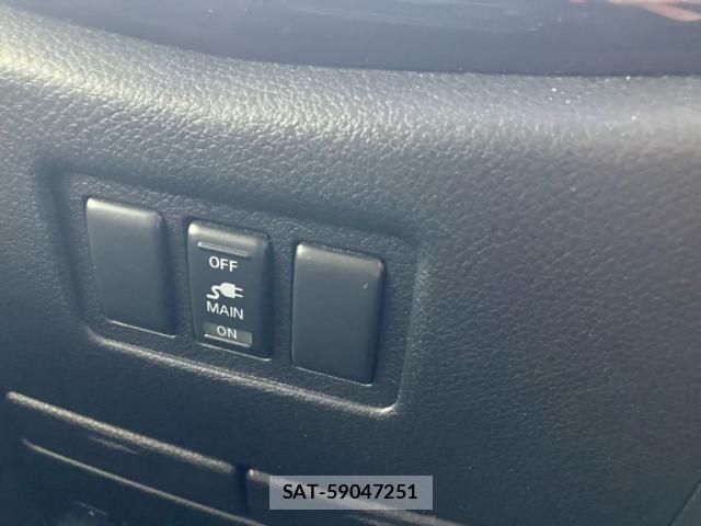 Nissan ELGRAND 2011-09 7058409-24