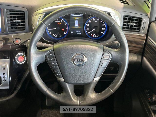 Nissan ELGRAND 2015-10 7058402-11