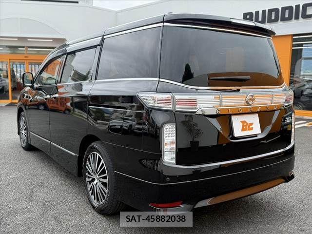 Nissan ELGRAND 2017-08 7058401-12