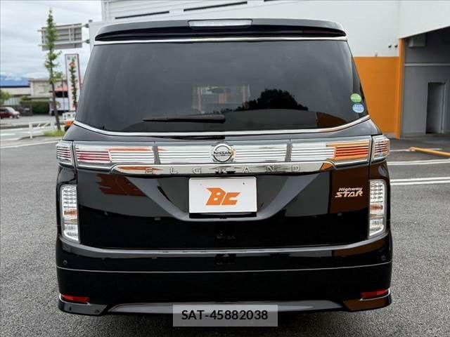 Nissan ELGRAND 2017-08 7058401-13