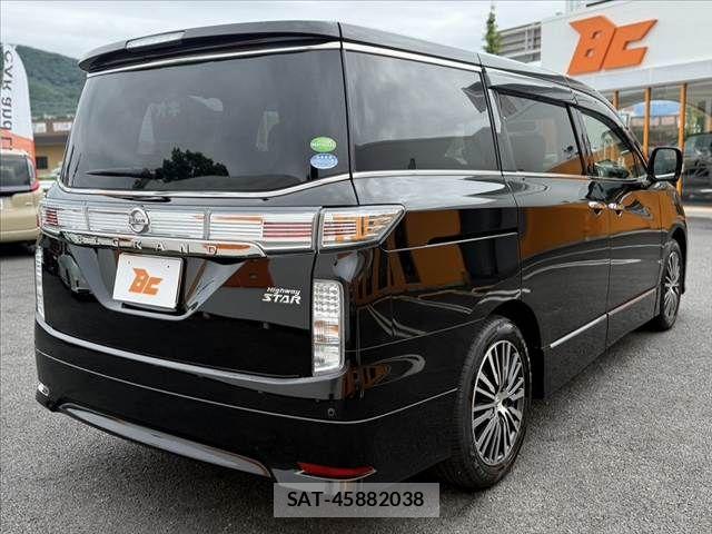 Nissan ELGRAND 2017-08 7058401-14