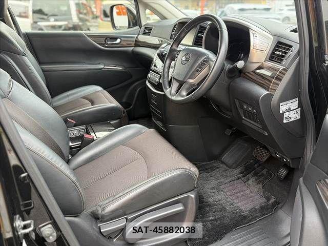 Nissan ELGRAND 2017-08 7058401-15