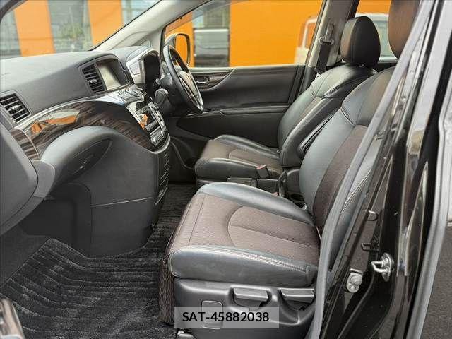 Nissan ELGRAND 2017-08 7058401-16