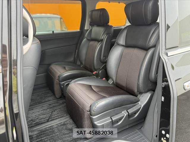 Nissan ELGRAND 2017-08 7058401-17