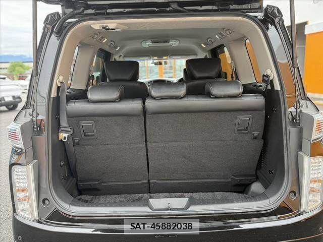 Nissan ELGRAND 2017-08 7058401-18
