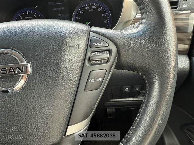 Nissan ELGRAND 2017-08 7058401-24