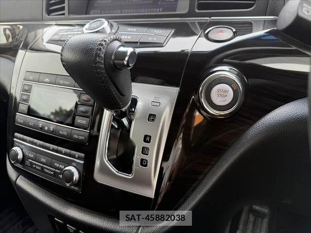 Nissan ELGRAND 2017-08 7058401-25