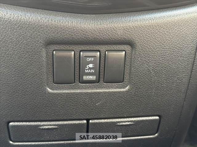 Nissan ELGRAND 2017-08 7058401-27