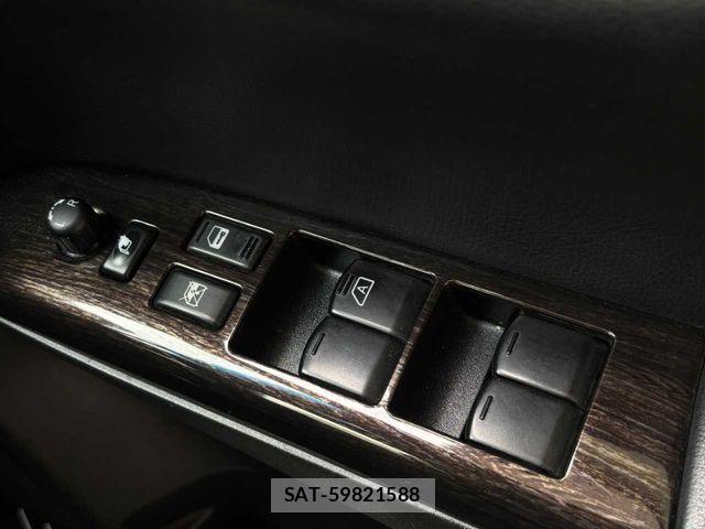 Nissan ELGRAND 2013-10 7058404-16