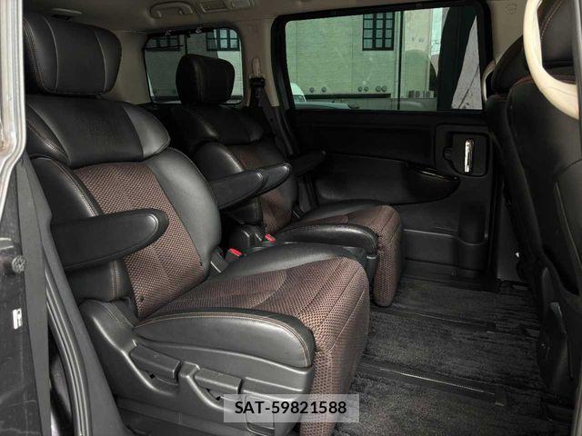 Nissan ELGRAND 2013-10 7058404-21