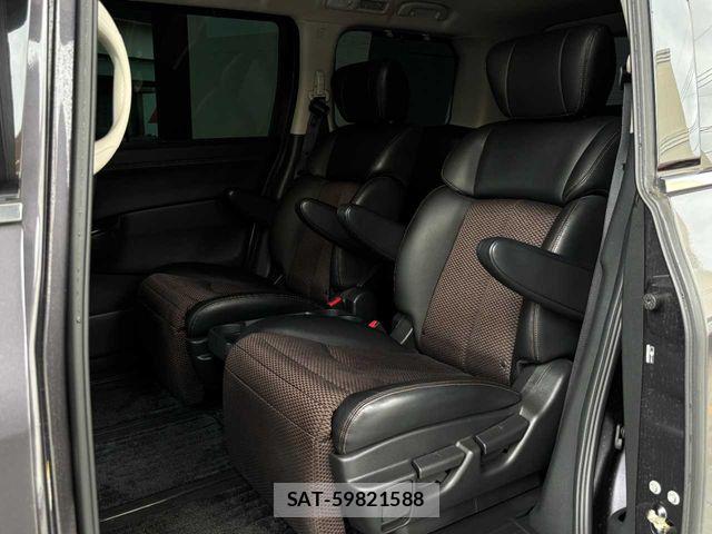 Nissan ELGRAND 2013-10 7058404-26