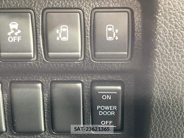 Nissan ELGRAND 2018-12 7058398-5