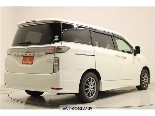 Nissan ELGRAND 2015-12 7218086-11