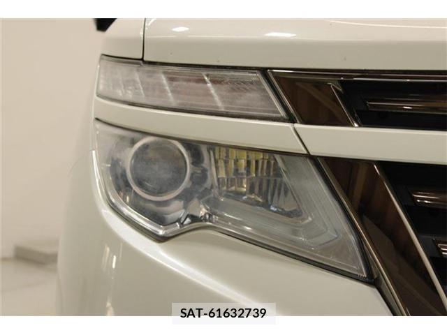 Nissan ELGRAND 2015-12 7218086-16