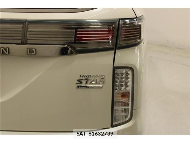 Nissan ELGRAND 2015-12 7218086-17