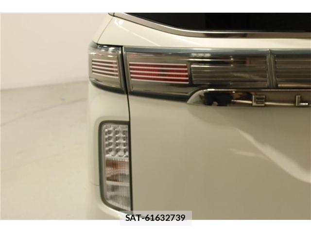Nissan ELGRAND 2015-12 7218086-18