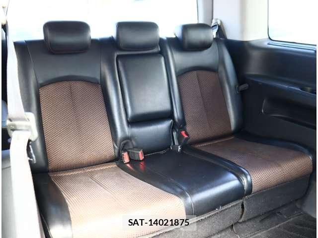 Nissan ELGRAND 2012-02 7218069-9
