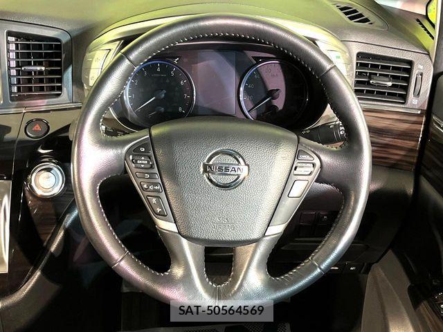 Nissan ELGRAND 2017-09 7218089-10