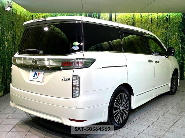 Nissan ELGRAND 2017-09 7218089-16