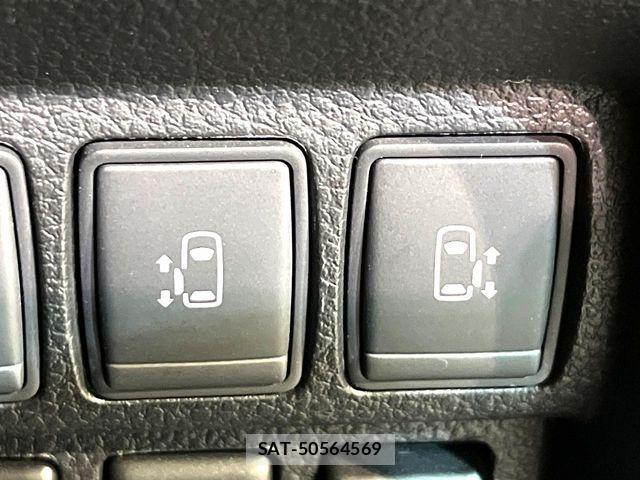Nissan ELGRAND 2017-09 7218089-2