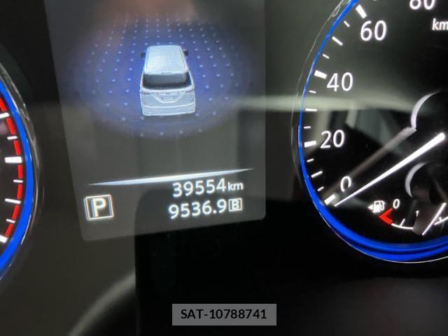 Nissan ELGRAND 2018-08 7218095-19
